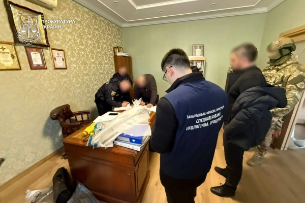 Директора заводу на Закарпатті спіймали на незаконному видобутку цеоліту на 11 мільйонів гривень 9