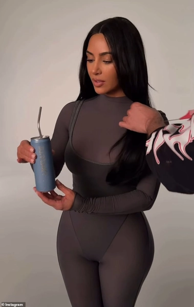 Кім Кардаш'ян приголомшує новим напоєм: зірка в центрі скандалу через ефектні фото 10