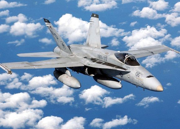 Австралія заявляє про "складнощі" з постачанням літаків F-18 в Україну