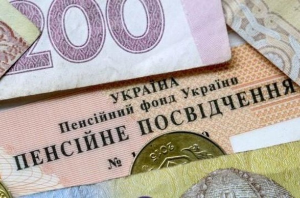 Виплати пенсій українцям після роботи за кордоном хочуть врегулювати законом