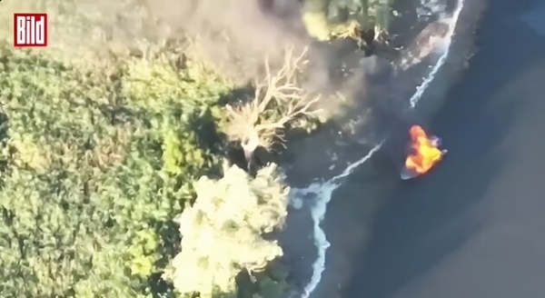Дрон ЗСУ потопив російський катер на Дніпрі – відео від BILD