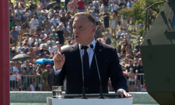Президент Польщі Дуда на військовому параді заявив, що поляки вільні завдяки захисникам України