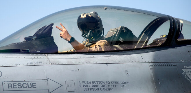 Україна отримає винищувачі F-16 одразу після навчання льотчиків: є дозвіл від США — Reuters - Фото