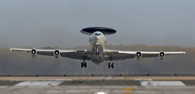 НАТО розмістить у Литві літаки AWACS для 