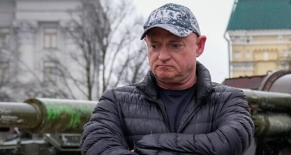 Астронавт-сенатор повернувся до України “побачити, як їй допомагає&hellip;