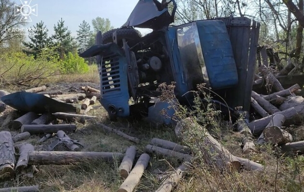 Доба на Харківщині: РФ обстріляла два райони, а на вибуховому пристрої підірвалися два трактористи