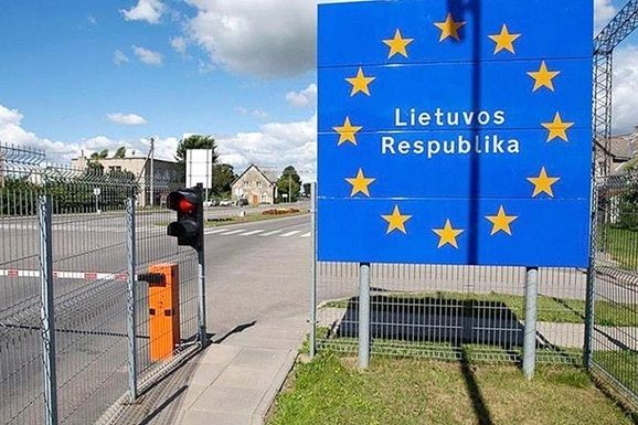 В митниці Литви порахували, скільки з понеділка не впустили автомобілів на російських номерах
