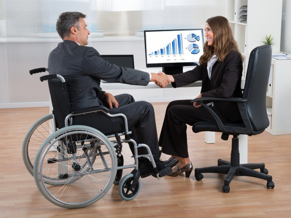 Роботодавцям компенсуватимуть облаштування робочих місць для людей з інвалідністю – Мінекономіки
