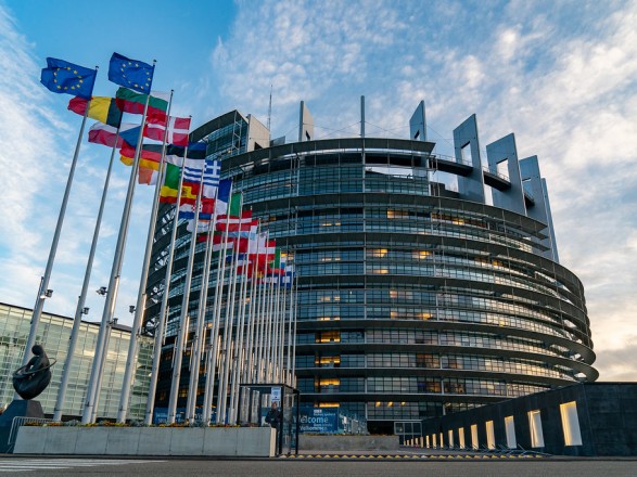 Європарламент підтримав 50 млрд євро допомоги Україні