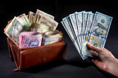 НБУ підняв офіційний курс гривні до долара вдруге від початку місяця