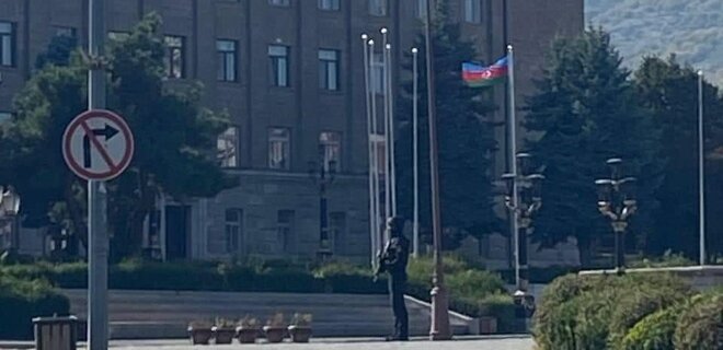 Азербайджан підняв свій прапор у головному місті Нагірного Карабаху - Фото