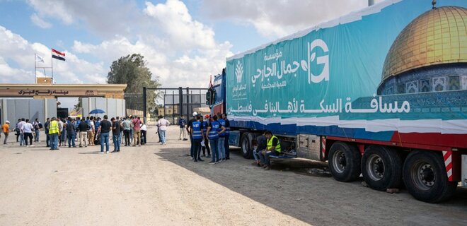 Єгипет погодився пропустити у сектор Гази 20 вантажівок із гуманітарною допомогою - Фото