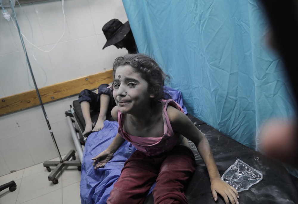 Ракетний удар по лікарні у Газі. ХАМАС звинувачує Ізраїль, ЦАХАЛ заперечує – фото, відео