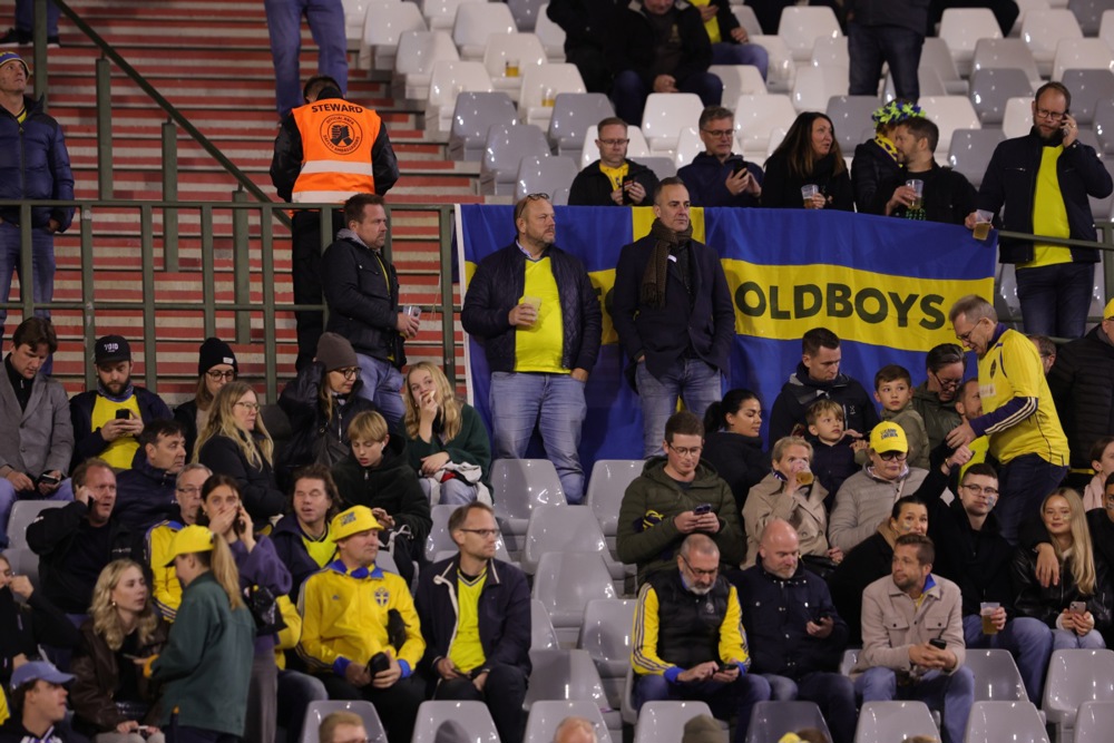 Фото – ЕРА Вбивство у Брюсселі. Футбольний матч зупинено, людей не випускають зі стадіону – фото