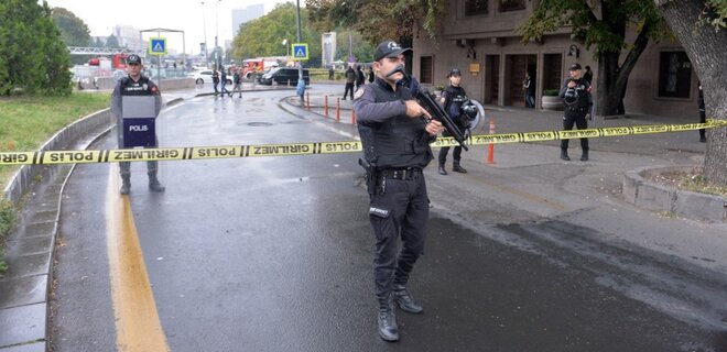 Смертник підірвав себе біля будівлі МВС Туреччини. Момент вибуху потрапив на відео - Фото