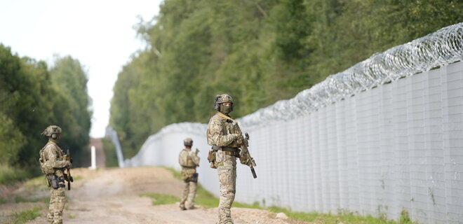 Принесли, забрали: до кордону Латвії з боку Білорусі приносили 