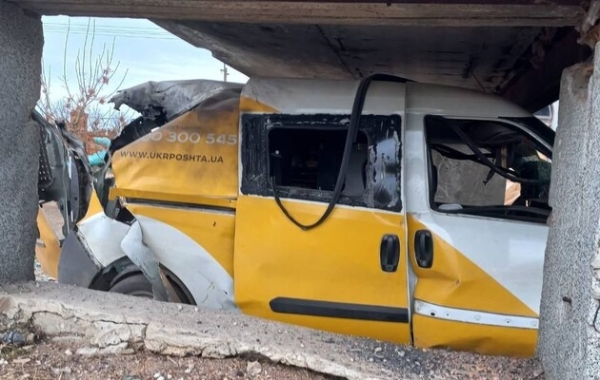 Росіяни дроном вдарили по автівці «Укрпошти» на Херсонщині