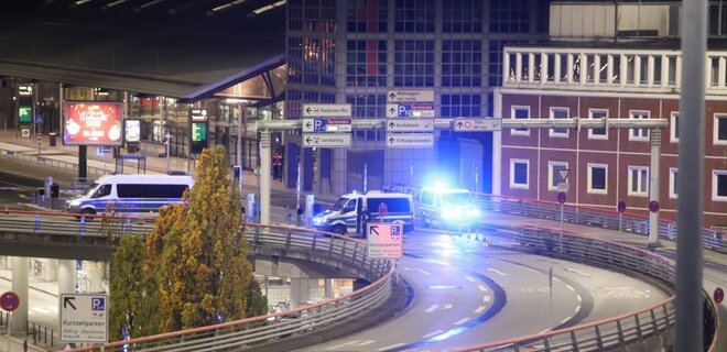 Озброєний чоловік на машині заблокував роботу одного з найбільших аеропортів Німеччини - Фото