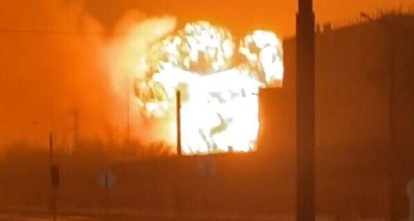 У Росії пожежа на території Челябінського тракторного заводу – відео