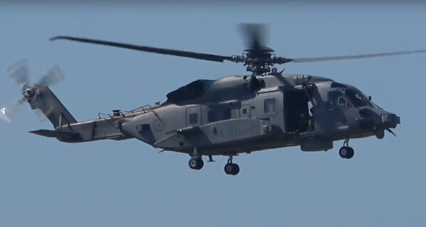 Винищувач армії КНР вистрілив сигнальними ракетами по гелікоптеру&hellip;