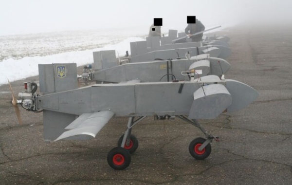 Українські бійці отримали партію нових далекобійних дронів AQ 400 Scythe