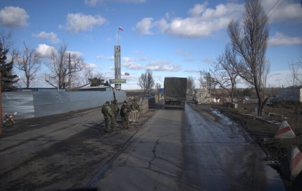 Війська РФ розширюють оборонні споруди на в’їзді до окупованого Маріуполя
