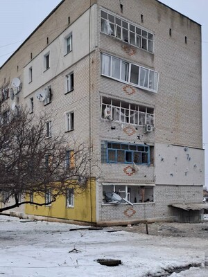 Окупанти обстріляли з артилерії селище в Харківській області: поранено жінку