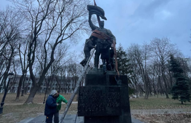 У Києві демонтували пам’ятник учасникам антиукраїнського "січневого повстання"