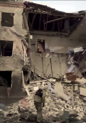 Внаслідок ранкового ракетного обстрілу у Харкові повністю зруйновано підʼїзд багатоквартирного будинку