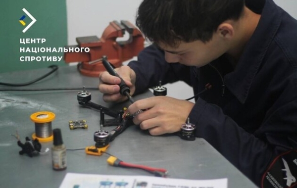 У Росії школам виділили гроші на збирання дронів на уроках праці – ЦНС