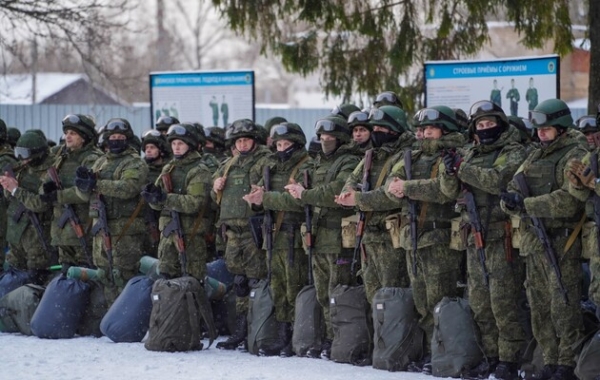 ЦНС: Росіяни не відпускають у відпустку своїх солдатів, які уклали контракти на пів року  