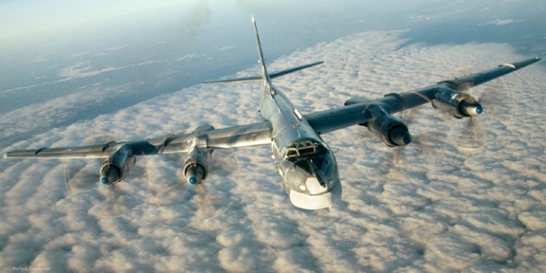 Росіяни підняли в небо стратегічні бомбардувальники, очікується ракетна атака