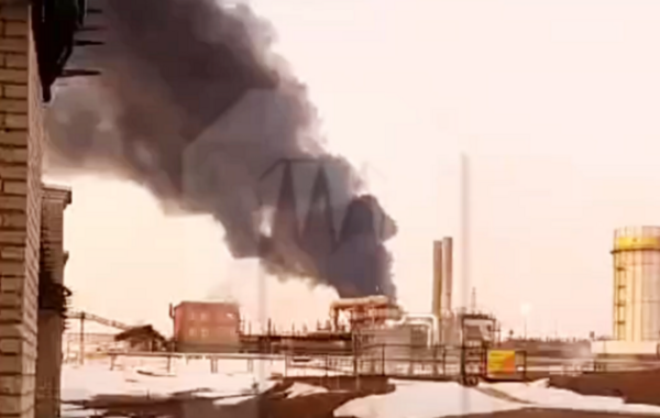 Після атаки дронів на нафтопереробному заводі в Рязані спалахнула пожежа ‒ росЗМІ