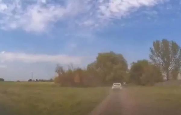 У Вовчанську окупанти під час евакуації обстріляли автомобіль поліції: є загиблий