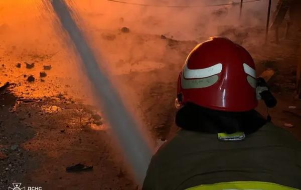 Росіяни вдарили по Івано-франківській області, де на енергооб'єкті виникла пожежа
