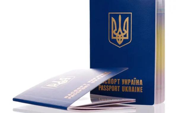 З 18 травня отримання консульських послуг чоловіками призовного віку відновлено: МЗС роз'яснює як це відбуватиметься