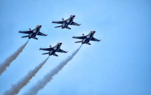 В Україну почали прибувати перші фахівці з обслуговування F-16