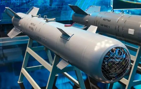 Росіяни щодня скидають понад 100 КАБів на позиції ЗСУ Росіяни щодня скидають понад 100 КАБів на позиції ЗСУ