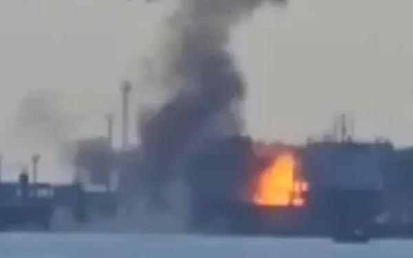 Удар безпілотників по порту “Кавказ”: у Генштабі підтвердили ураження порома 