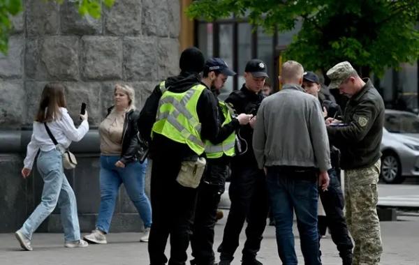 Чоловіків, які оновили дані, не затримуватимуть працівники ТЦК — речник Міноборони 