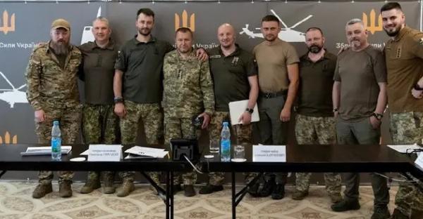 Бути на крок попереду: Сирський зустрівся з командирами найуспішніших БпЛА-підрозділів