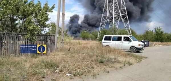 У Маріуполі спалахнула пожежа в районі нової військової бази окупантів