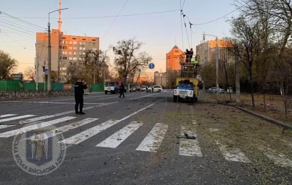 Через уламки дронів у Києві спалахнула ще одна пожежа - інформація про її масштаби та потерпілих уточнюється