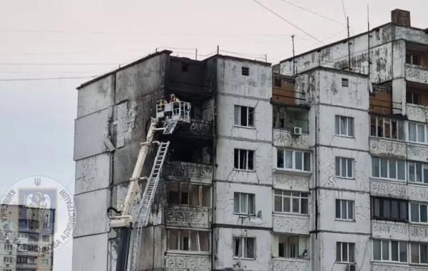 У Києві вже понад чотири години триває повітряна тривога: нові деталі наслідків багатогодинної атаки дронами