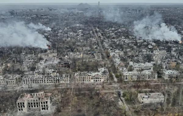 Російські піхотні групи в Торецьку намагаються сконцентруватися у будинках 