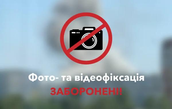 В одному з районів Києва впали уламки ракети. В КМВА перерахували пошкодження