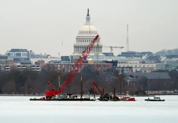 Авіакатастрофа в США: з річки Потомак дістали тіла&hellip;