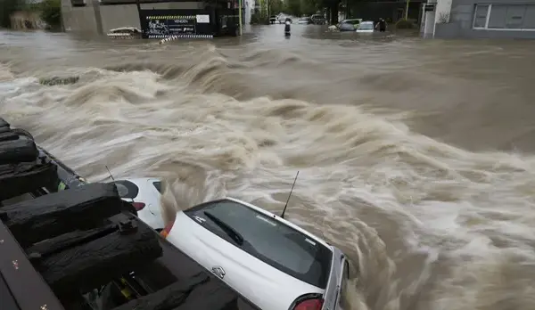 В Аргентині повінь затопила портове місто, загинули 16&hellip;