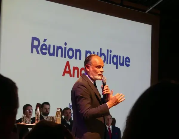 Експрем’єр Франції отримав лист із погрозами та гільзою