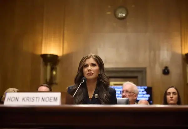 CNN: Міністерку внутрішньої безпеки США Ноем обікрали в&hellip;